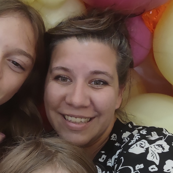 Meet your Posher, Ashley - Picture 2 of 2